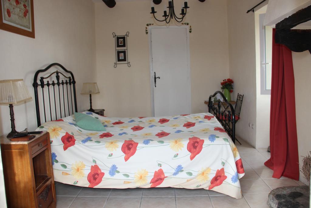 Chez Bacchus Bed & Breakfast Gras Phòng bức ảnh