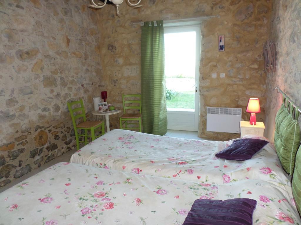 Chez Bacchus Bed & Breakfast Gras Phòng bức ảnh