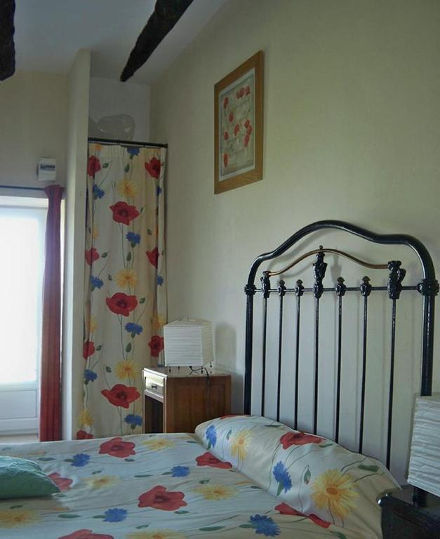 Chez Bacchus Bed & Breakfast Gras Phòng bức ảnh
