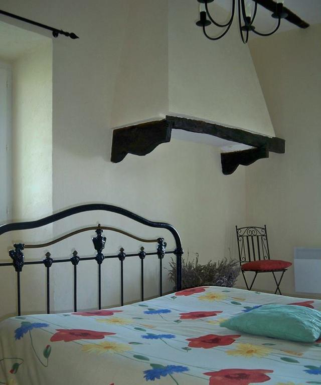 Chez Bacchus Bed & Breakfast Gras Phòng bức ảnh