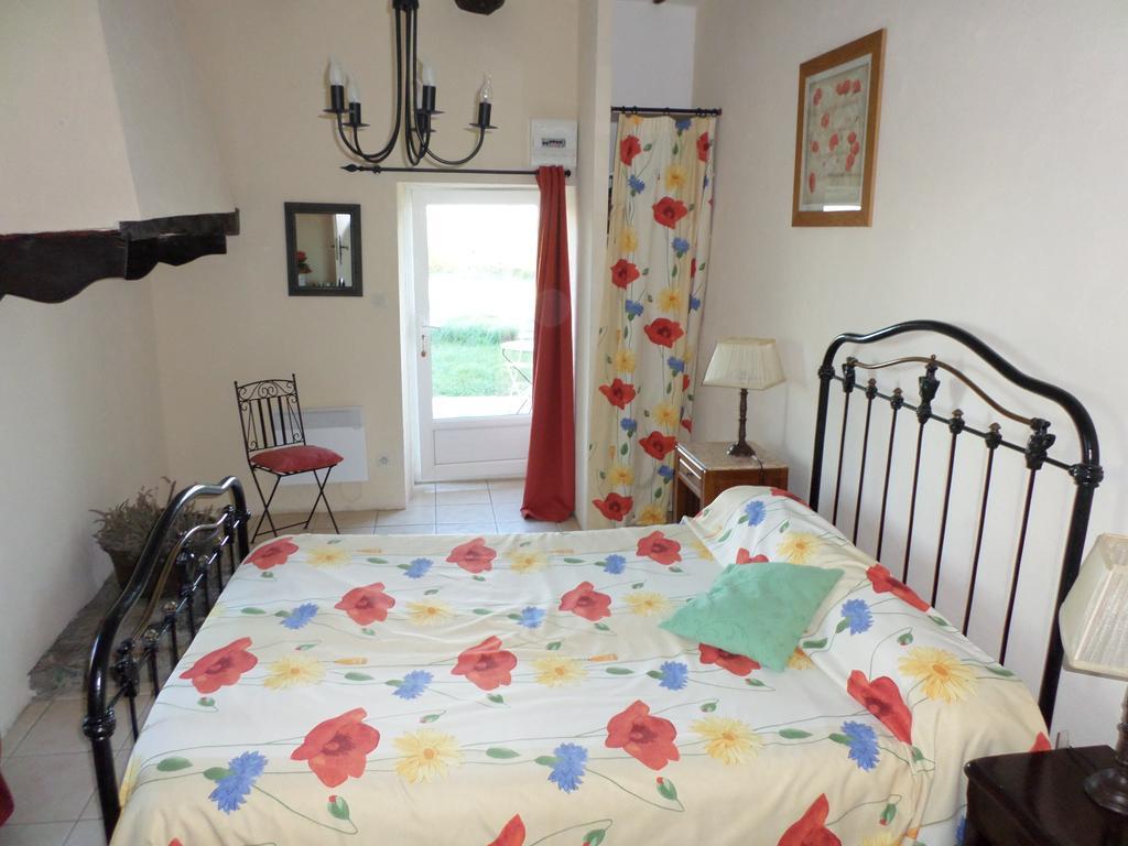 Chez Bacchus Bed & Breakfast Gras Phòng bức ảnh